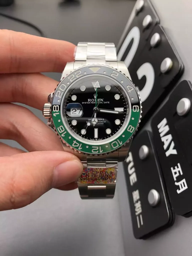 Clean Factory Rolex GMT-Master II 126720VTNR 40mm VR3186 Black Dial with Round Markers (Correct Hand Stack) – Superlume Oyster bracelet