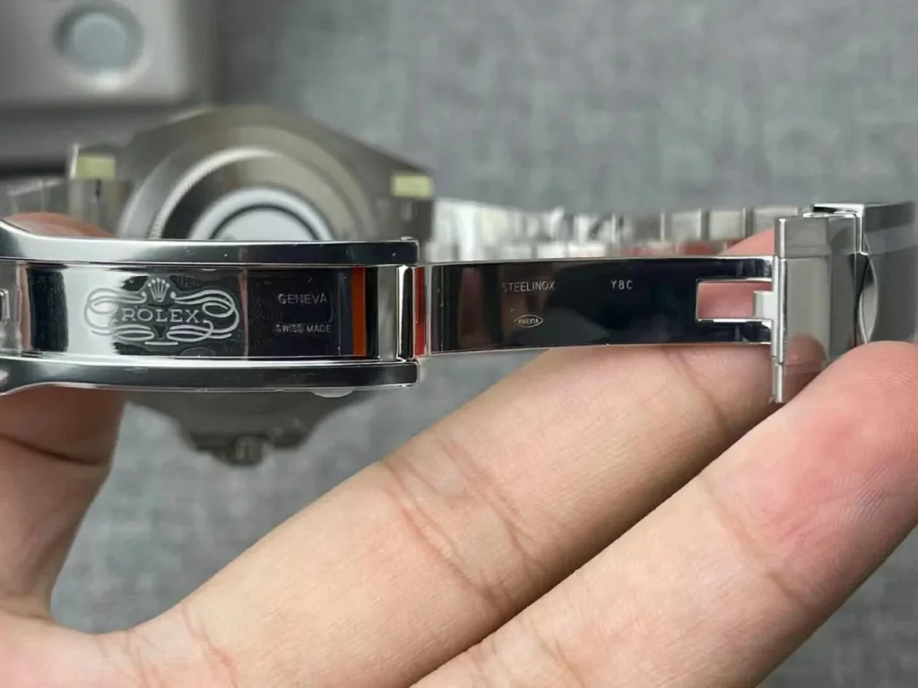 Clean Factory Rolex GMT-Master II 126720VTNR 40mm VR3186 Black Dial with Round Markers (Correct Hand Stack) – Superlume Jubilee bracelet