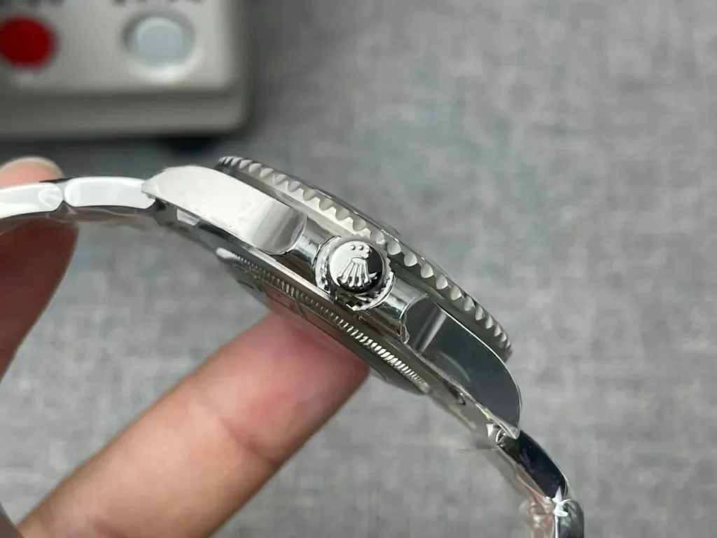 Clean Factory Rolex GMT-Master II 126710BLNR 40mm VR3186 Black Dial with Round Markers (Correct Hand Stack) – Superlume Oyster bracelet