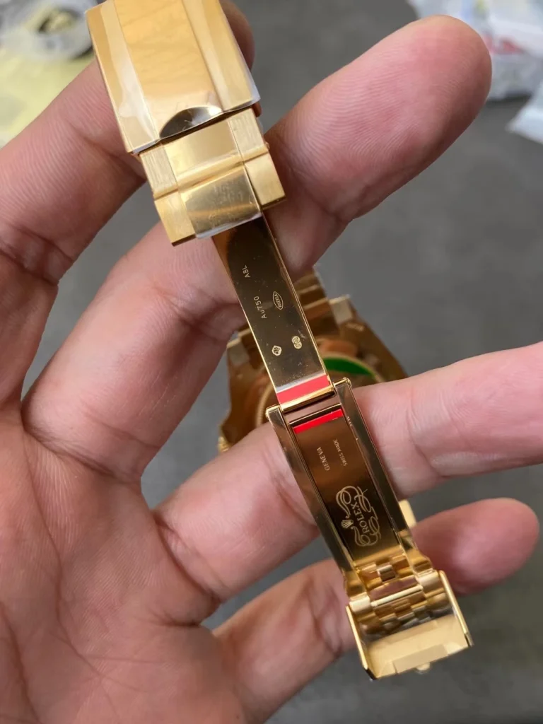 Clean Factory Rolex GMT-Master II 126718 40mm DD3285 Black Dial with Round Markers (Correct Hand Stack) – Superlume Jubilee bracelet